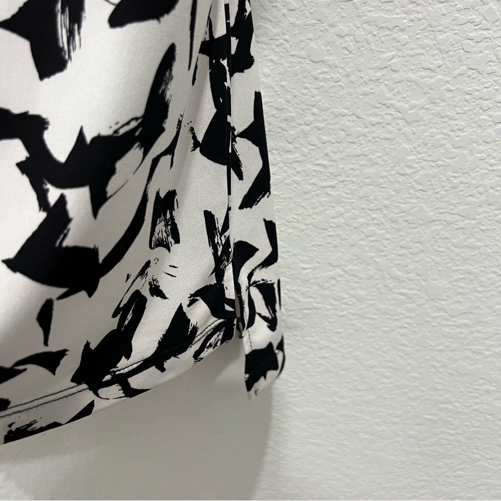 Black and white short sleeve top with sheer black sections Size L‎ - Picture 3 of 7